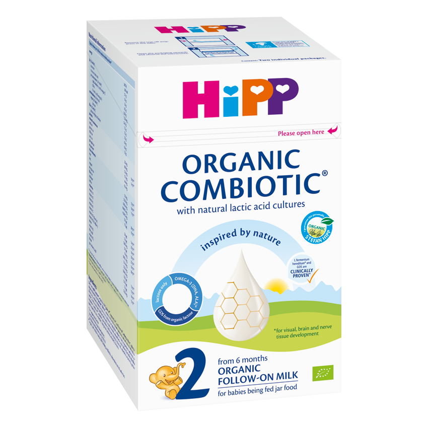 Kaste ar Hipp Organic Combiotic turpinājuma pienu, kas paredzēts zīdaiņiem, kuri tiek baroti ar burciņu pārtiku, ar uzsvaru uz dabīgām pienskābes kultūrām un klīniski pierādītiem veselībai labvēlīgiem efektiem.