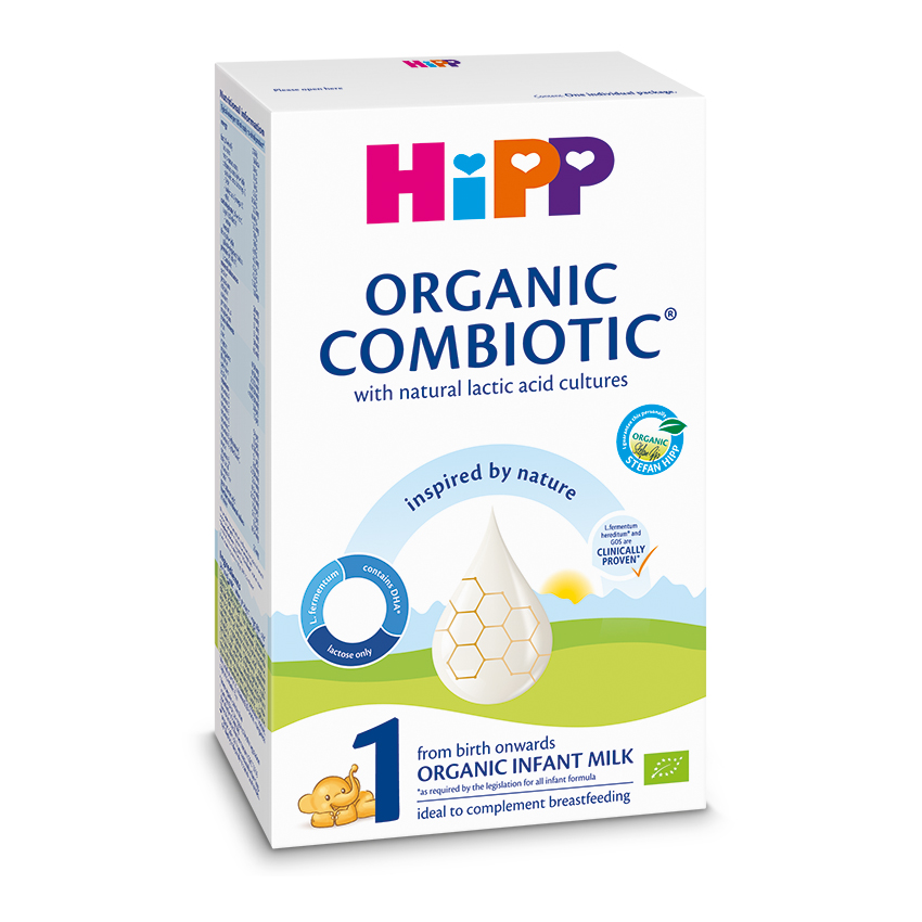 Hipp Organic Combiotic piena zīdaiņiem kaste ar pilienu ar bišu šūnu rakstu un nelielu lāča ilustrāciju.